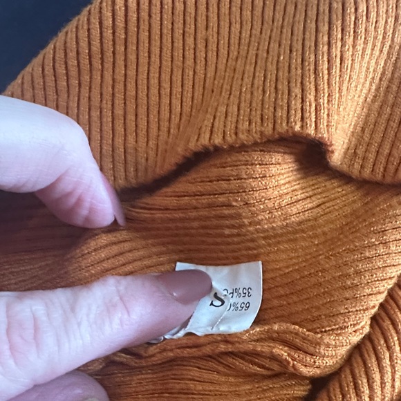 Stylish Orange Cross-Neck Ribbed Crop Top - Picture 3 of 3